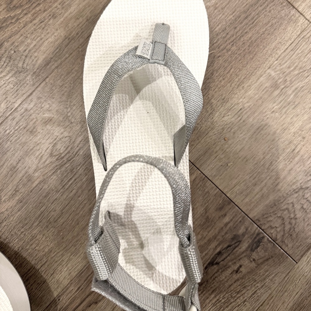 Teva Flatform Sandals, Womens Size 9, White base w/ Silver thong & ankle straps
